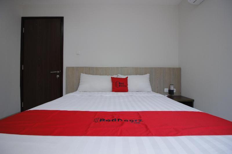 Reddoorz Plus @ Tb Simatupang Yakarta Habitación foto