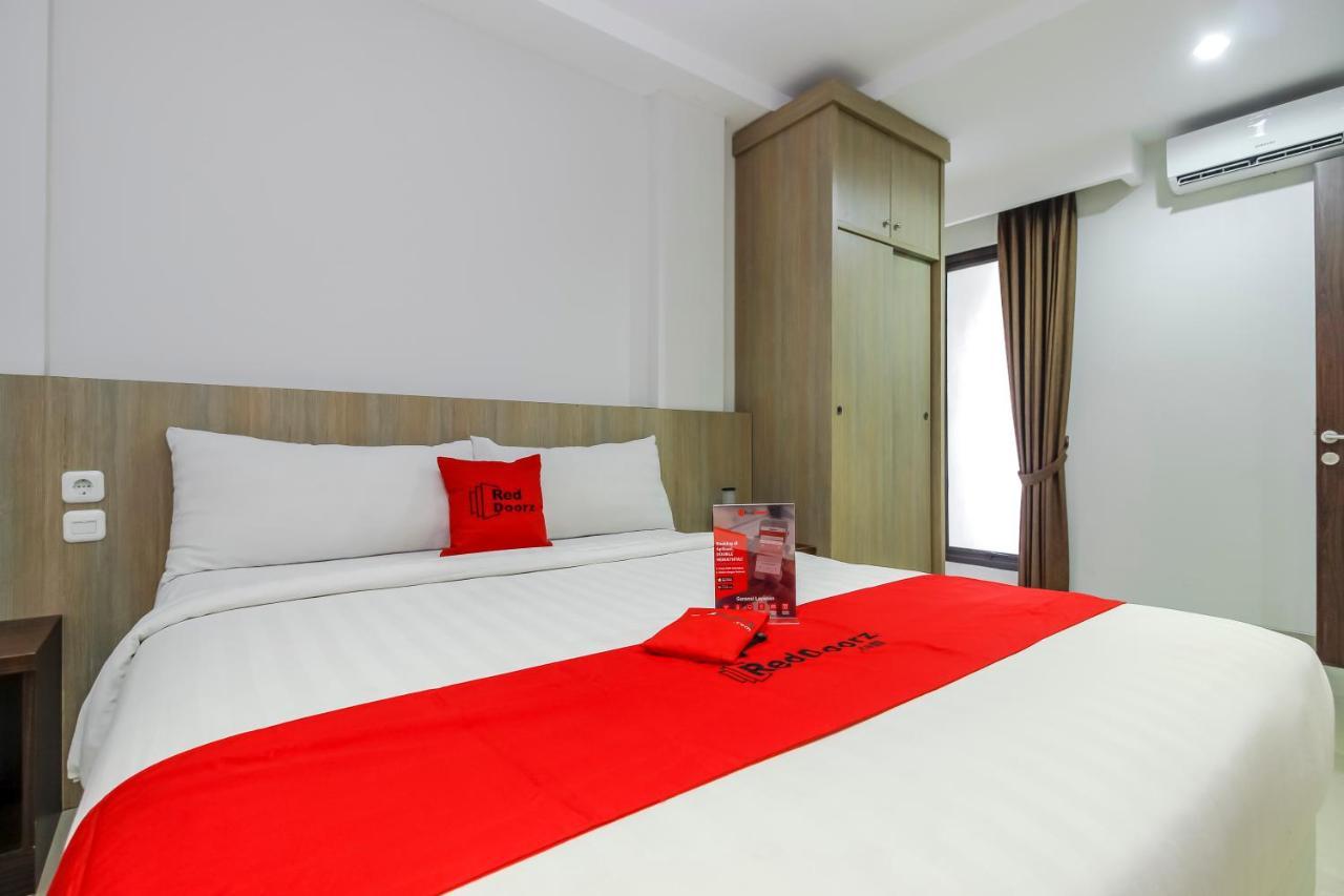 Reddoorz Plus @ Tb Simatupang Yakarta Exterior foto