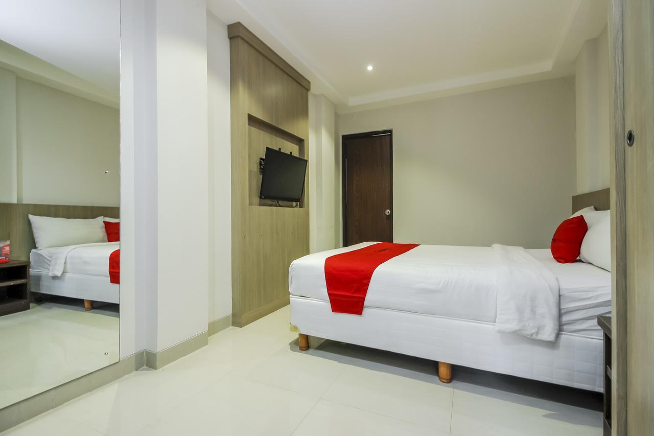 Reddoorz Plus @ Tb Simatupang Yakarta Exterior foto